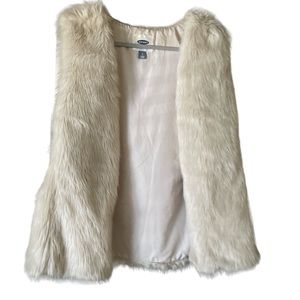 Old Navy Faux Fur vest sz L.  Gently worn, send best offer today!!